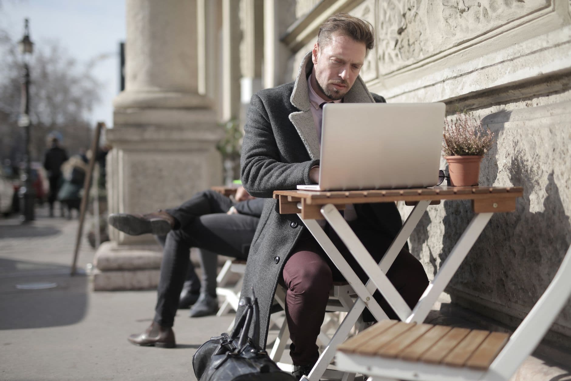 Website design company vs freelancer: what you actually get