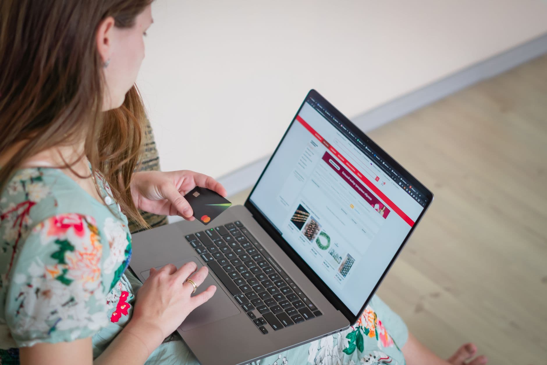 What is ecommerce and how to start selling online